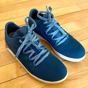 Women’s blue Sorel tennis shoes. Size 8